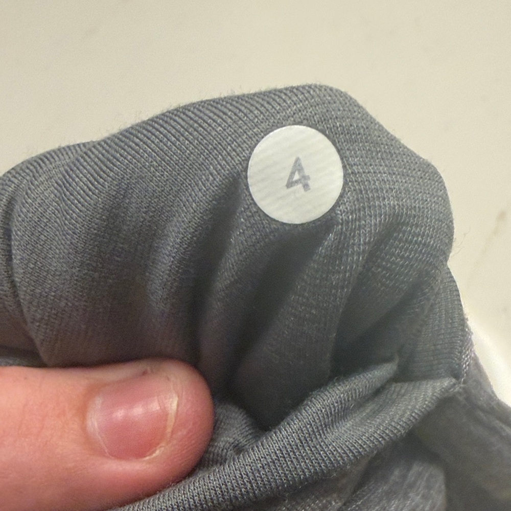 Lululemon grey leggings size 4 - Picture 4 of 4